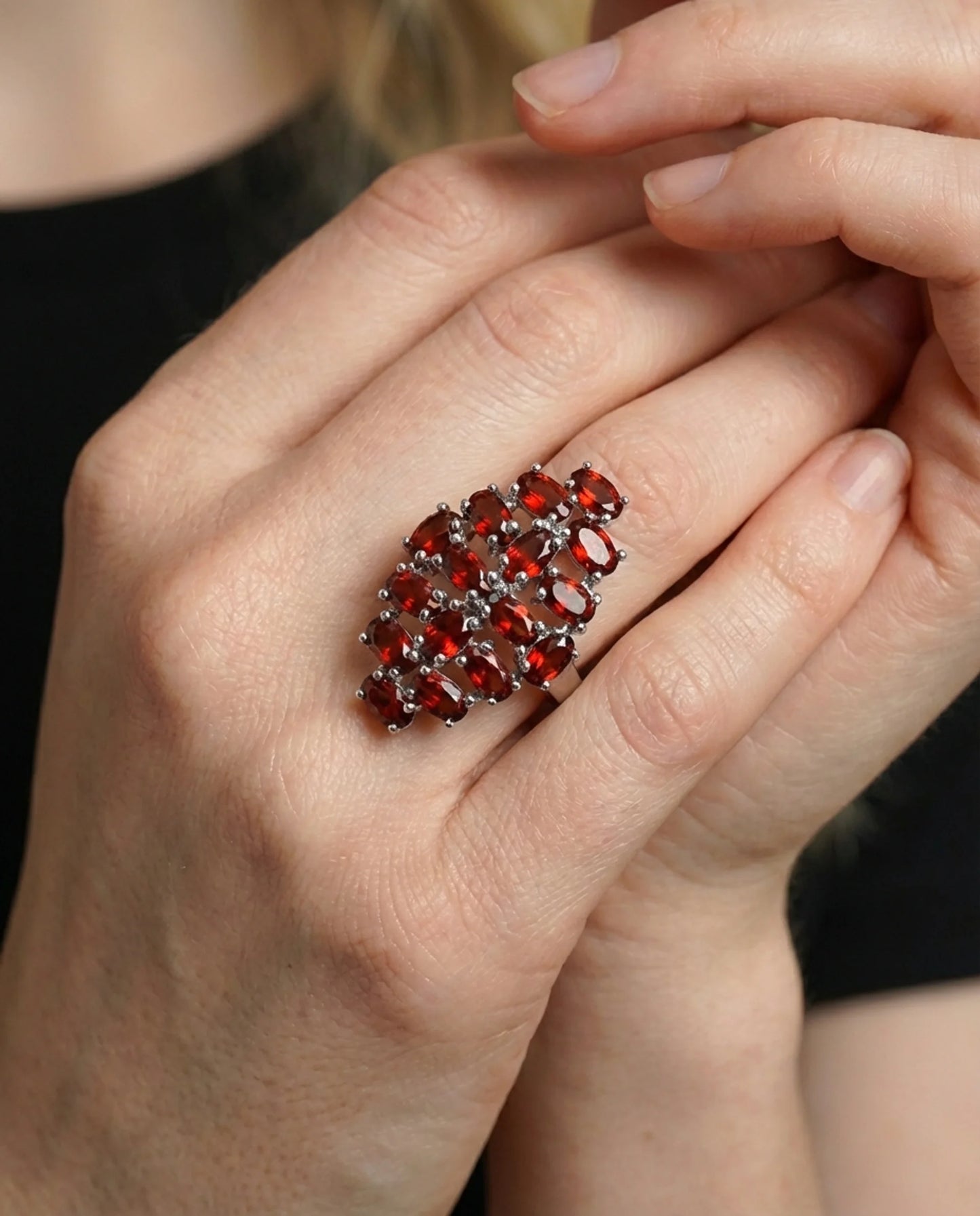 Ring met natuurlijke granaat 