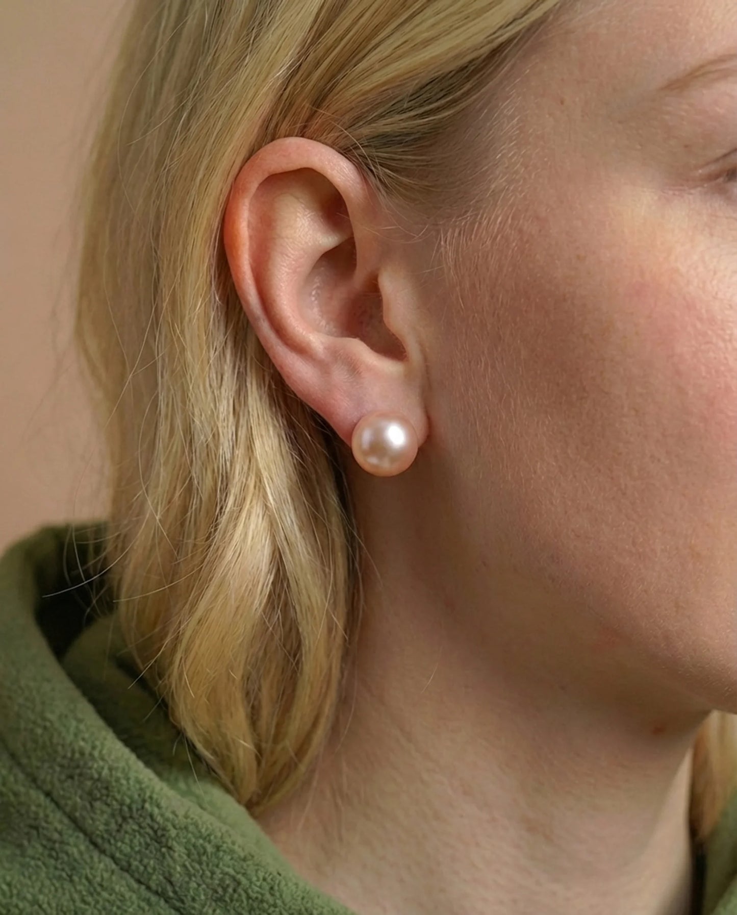 Perzik parel oorbellen 