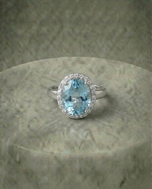 Echte grote topaas en gesimuleerde diamanten ring