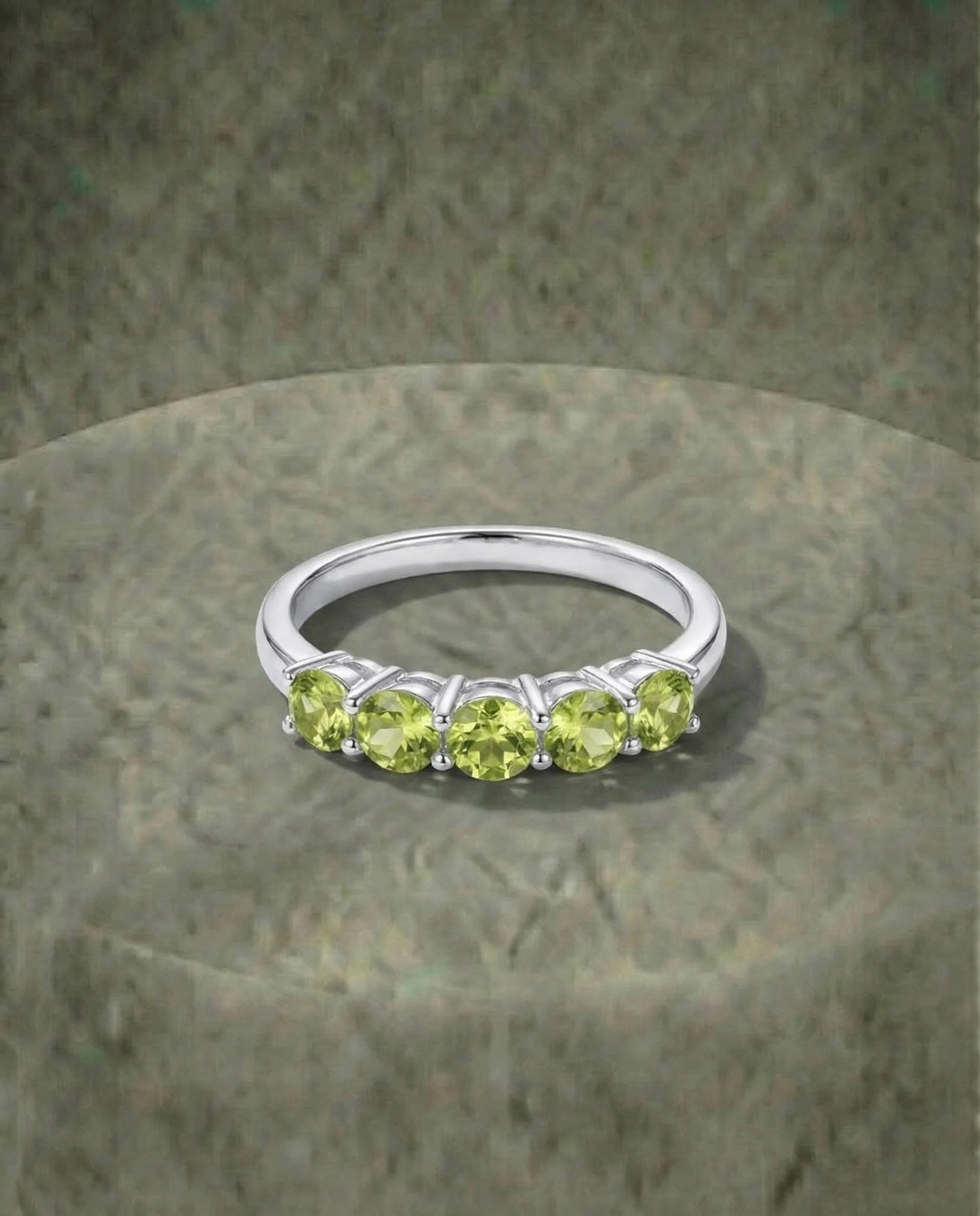 Natuurlijke Peridot eeuwigheidsring