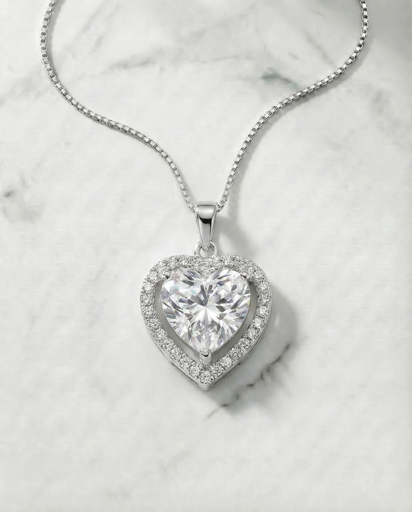 Gesimuleerde diamanten hartketting