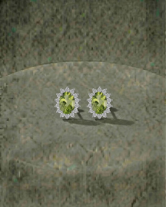 Oorbellen met natuurlijke peridoot en diamant