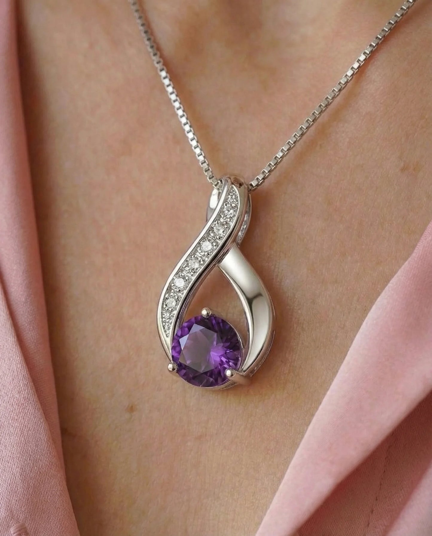Natuurlijke Amethist en gesimuleerde diamanten halsketting