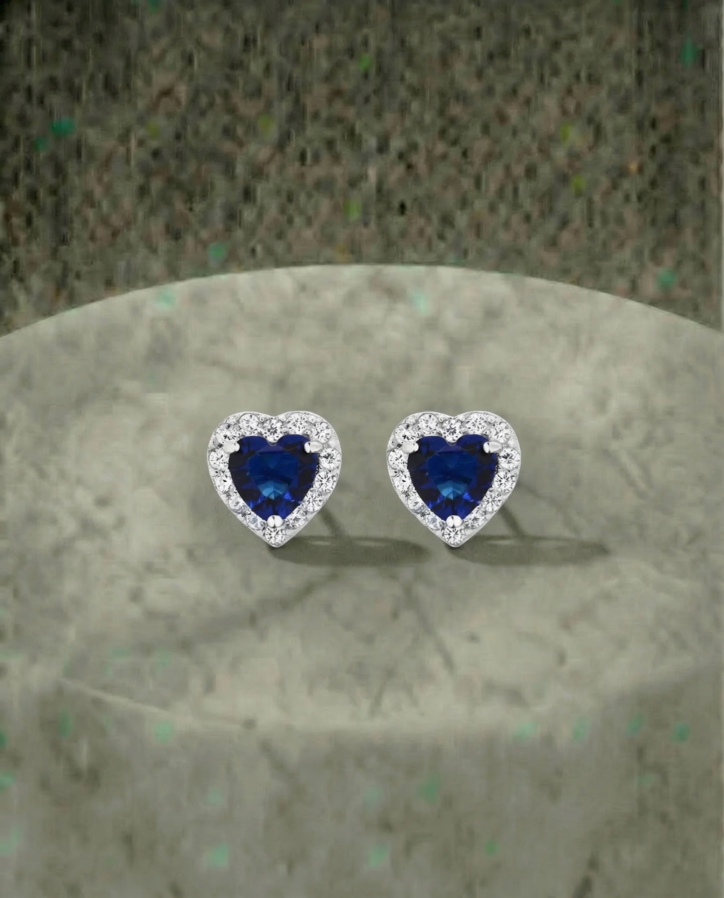 Saffier hartvormige studs