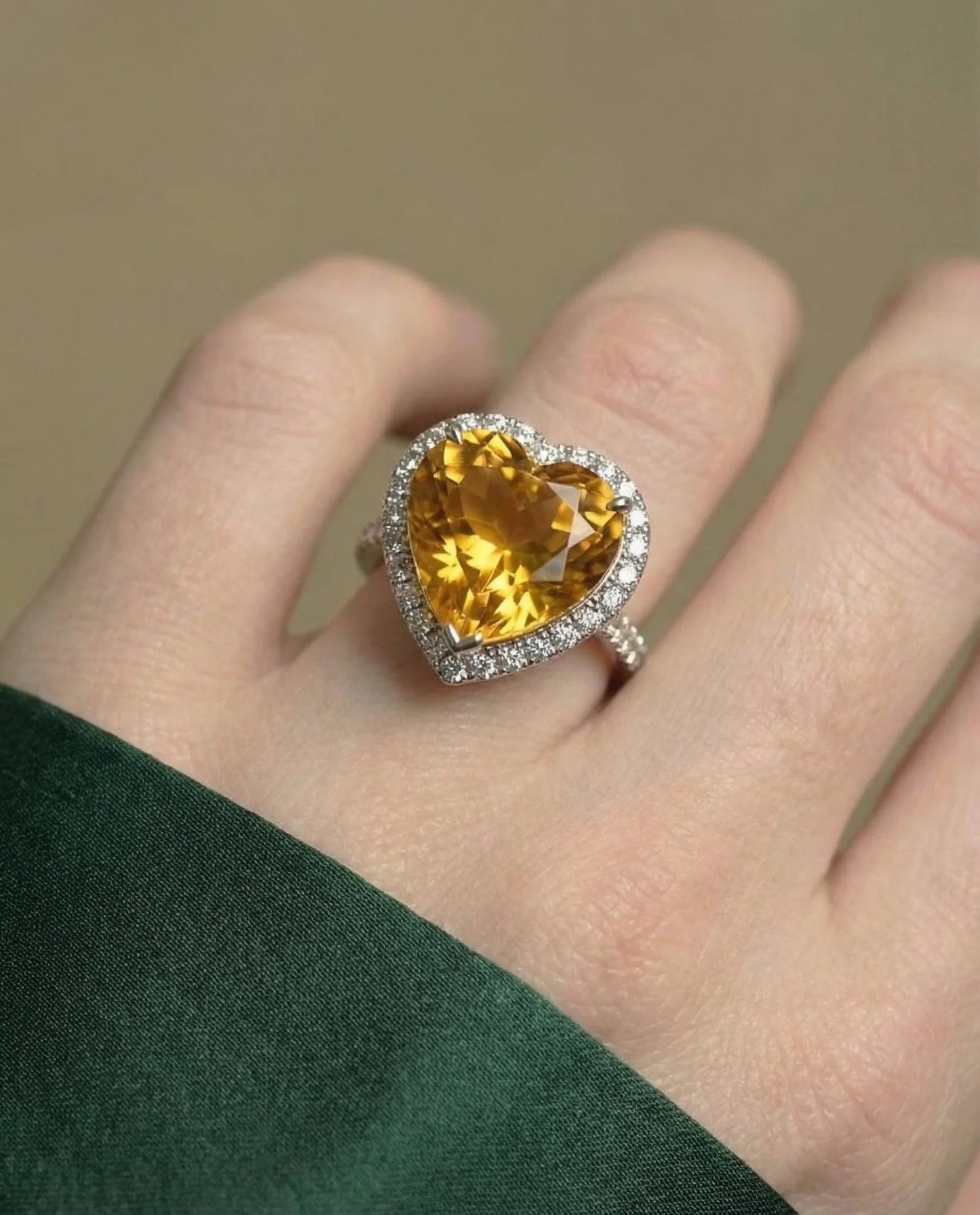 Echte hartvormige citrien ring